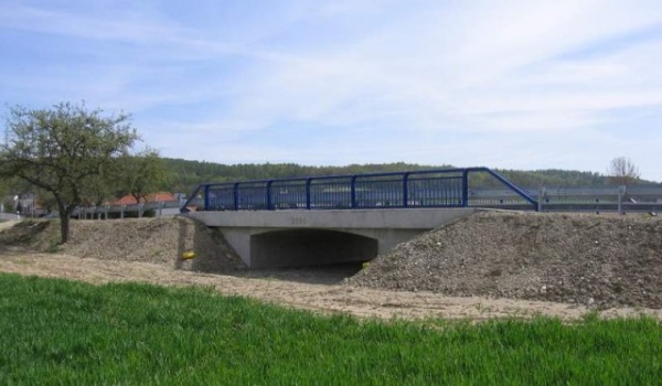 Most ev. č. 444-009 před obcí Stavenice