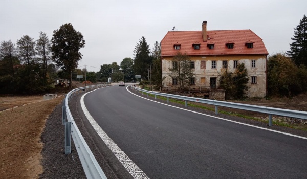 II/354 Zahradiště – stavební úprava silnice na hrázi rybníka