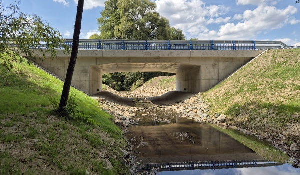 Most ev.č. 113-015 přes Chotýšanku za obcí Bílkovice